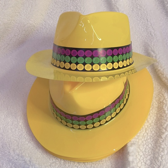 Mardi Gras Party Supplies - Picture 4 of 9